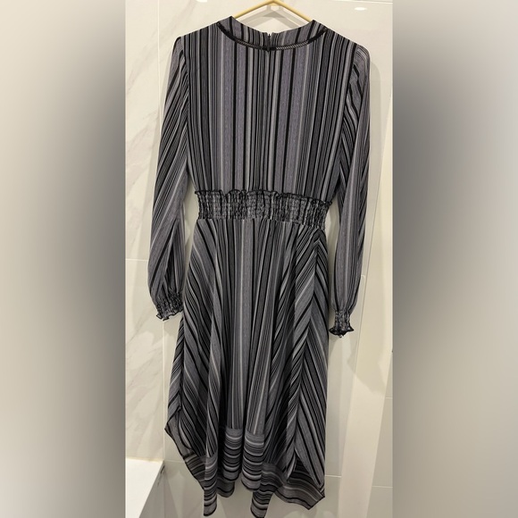 Karl Lagerfeld Size 2 Long Dress - Polyester material lightweight - Picture 3 of 3